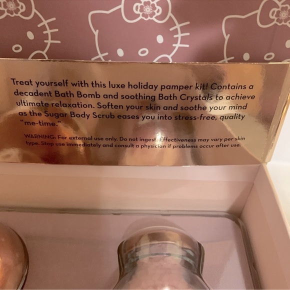 The Crème Shop x Hello Kitty Luxury Bath Set - Picture 4 of 5